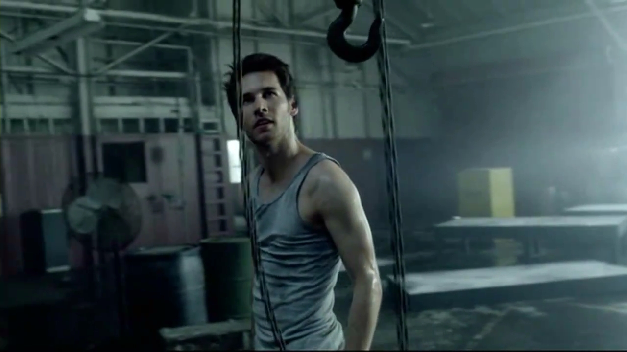 LXD Mashup - Invaders Must Dynamite - Taio Cruz vs. Prodigy.mp4_000035531.jpg