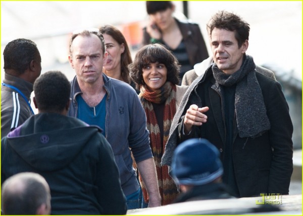 cloud-atlas-halle-berry-hugo-weaving-set-photo-600x429.jpg