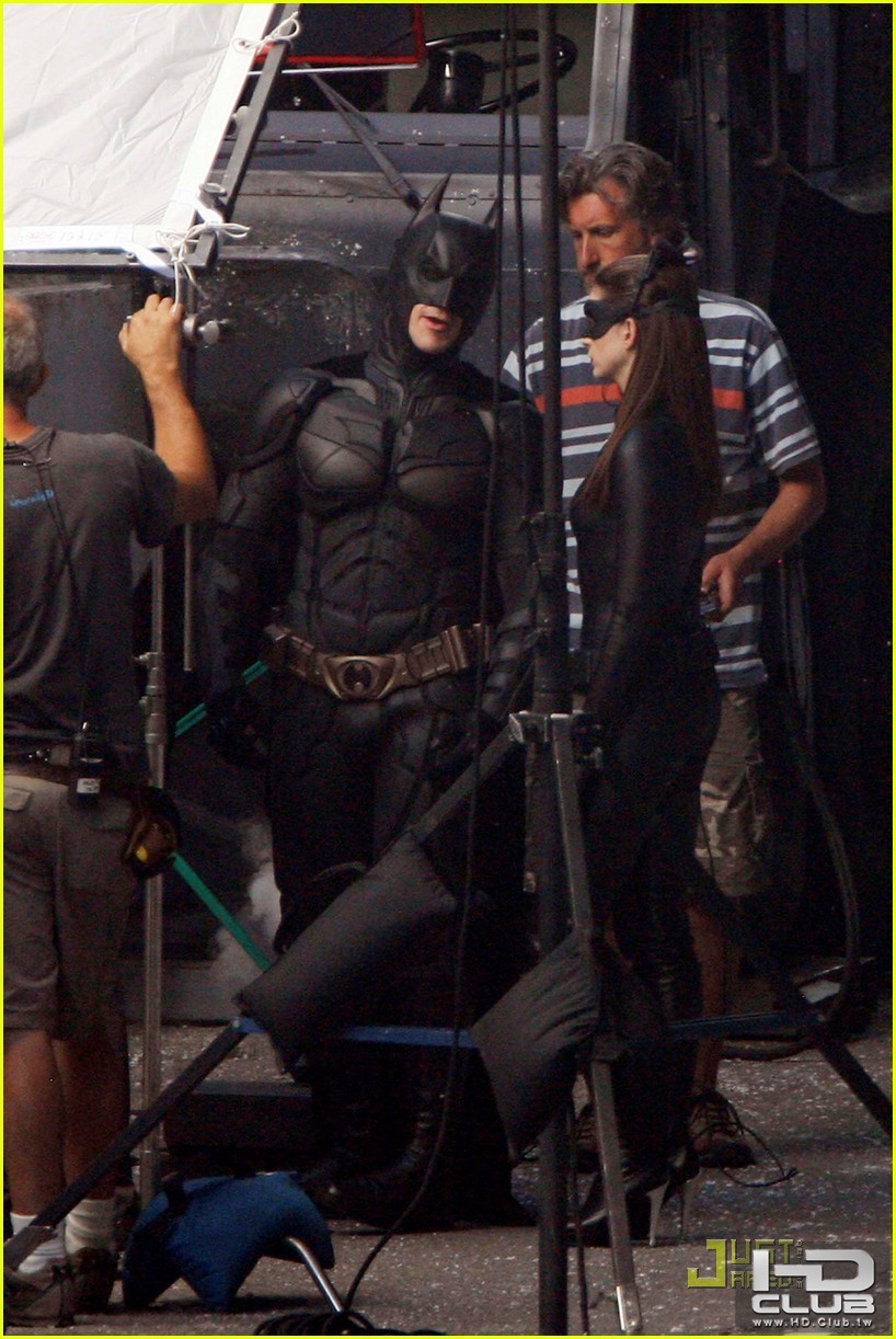 anne-hathaway-catwoman-dark-knight-rises-set-05.jpg