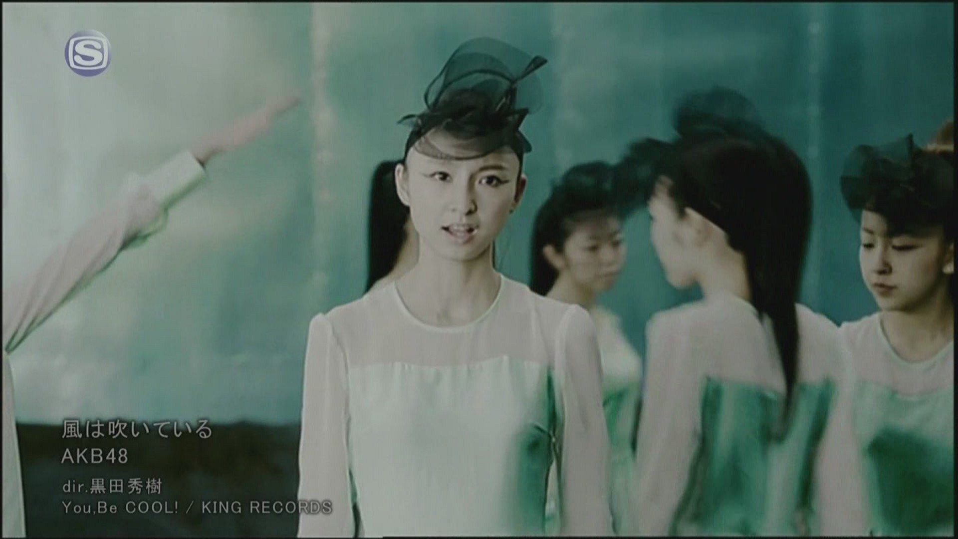 AKB48 - Kaze wa Fuite Iru [(002223)15-03-42].JPG