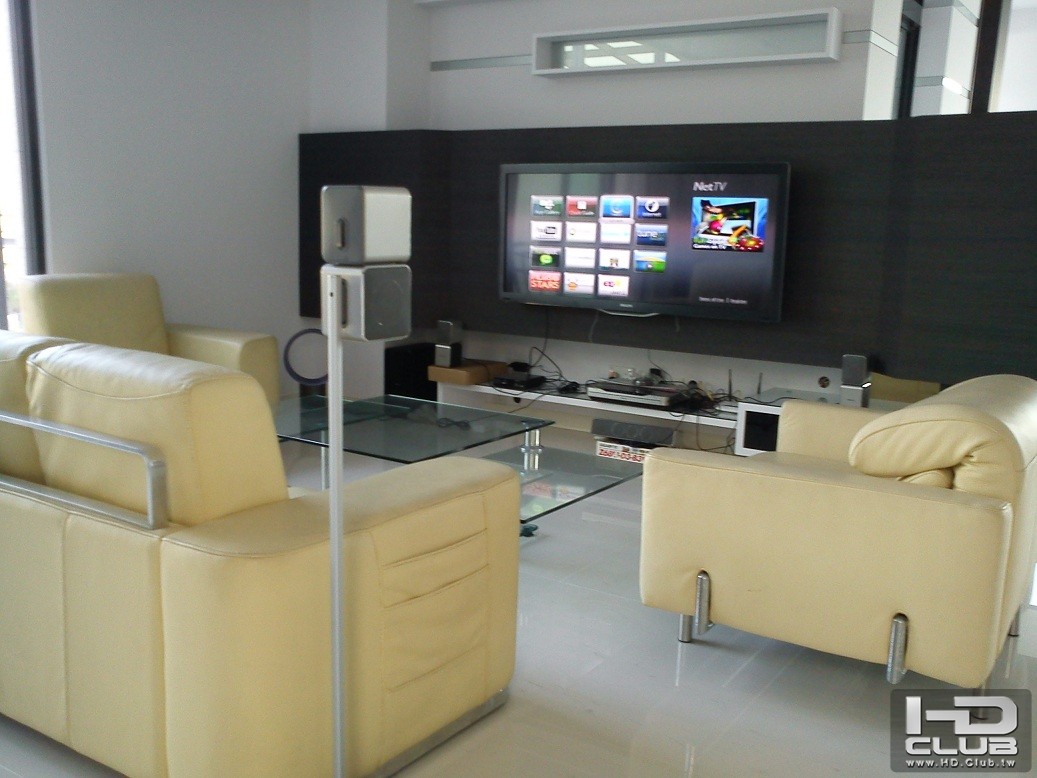 Living Room 006.JPG