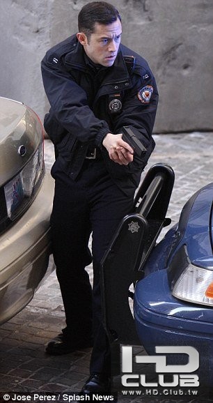 article-0-0E9AE2C300000578-889_306x578.jpg
