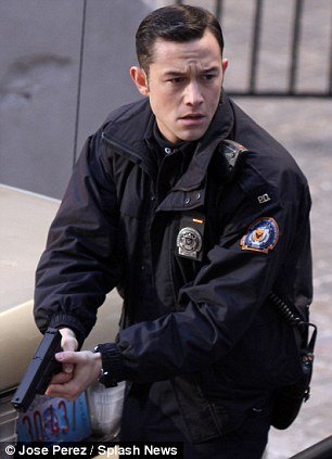 article-0-0E9AE2B000000578-171_306x423.jpg