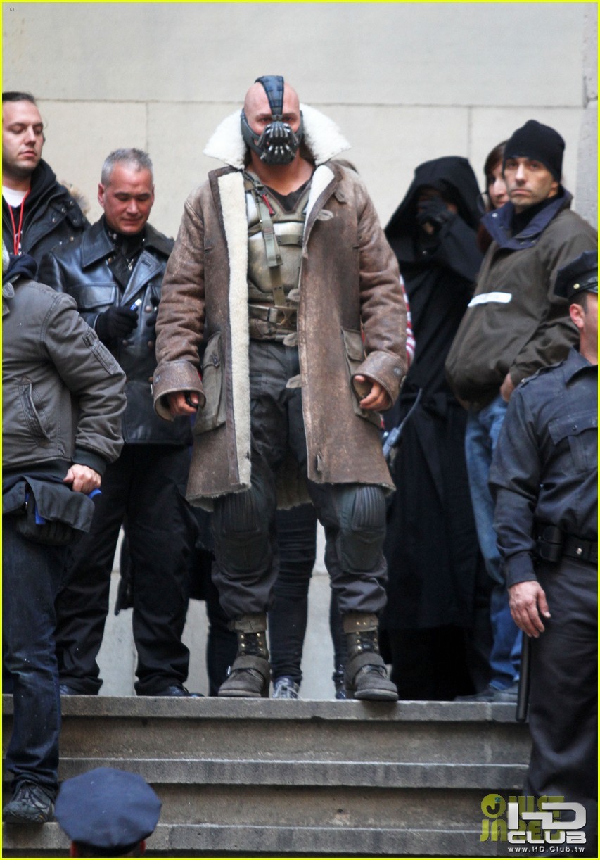 christian-bale-tom-hardy-batman-bane-battle-01.jpg
