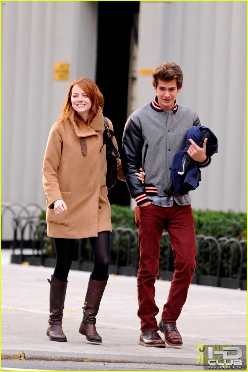 emma-stone-andrew-garfield-holding-hands-in-nyc-09.jpg