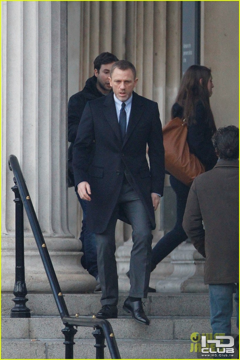daniel-craig-skyfall-trafalgar-square-01.jpg