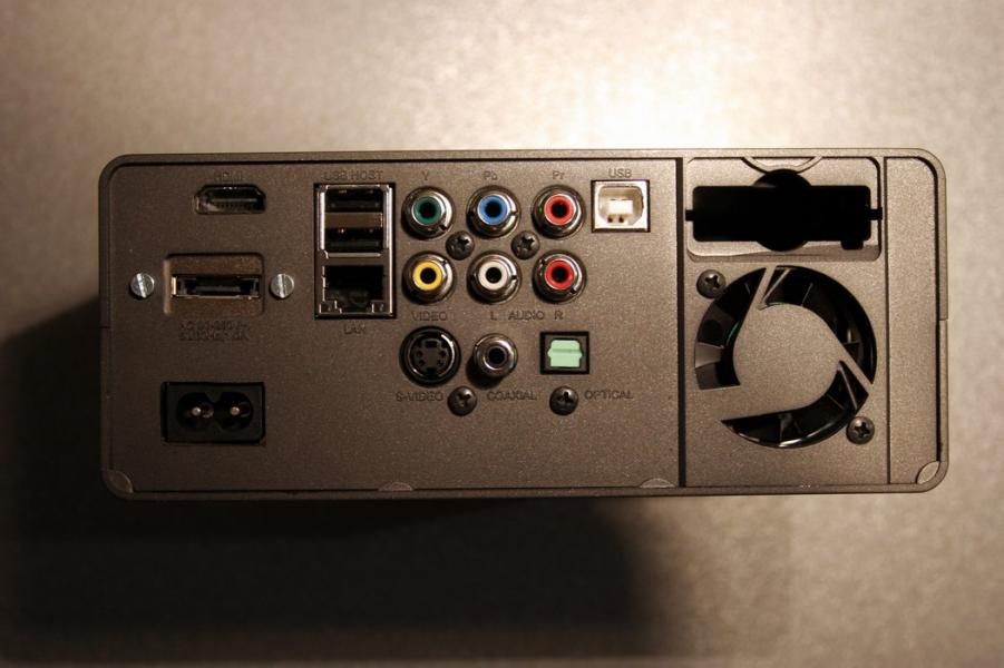 再來看一下它的背面插口有什麼不同