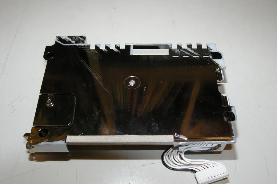 原硬碟安裝架修改（鋸掉邊緣凸出處）