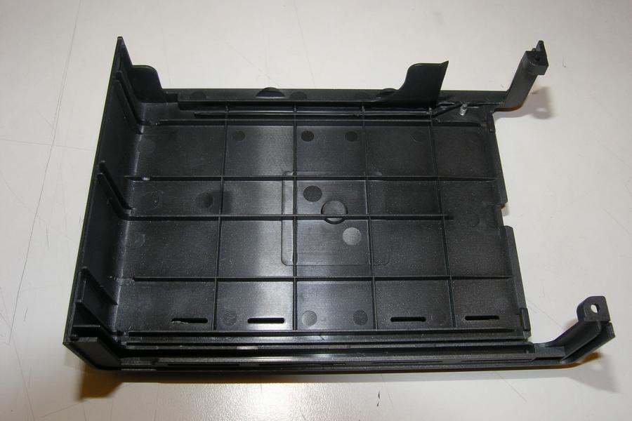 原機器底部外殼（右上角已修改）