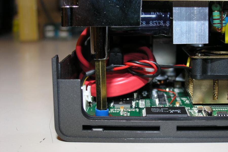 加高的銅柱螺絲