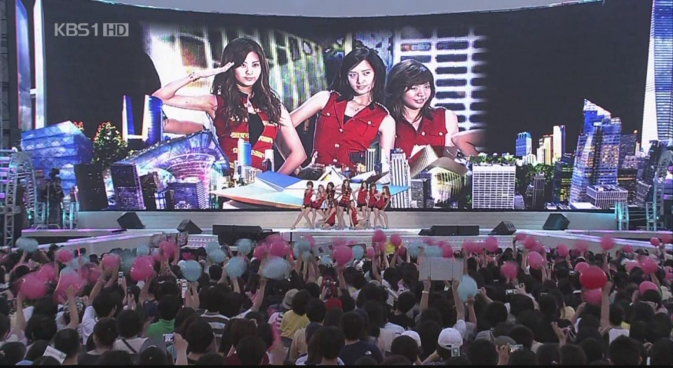 SNSD - Genie_2009.08.07_KBS1[(005971)03-01-08].JPG