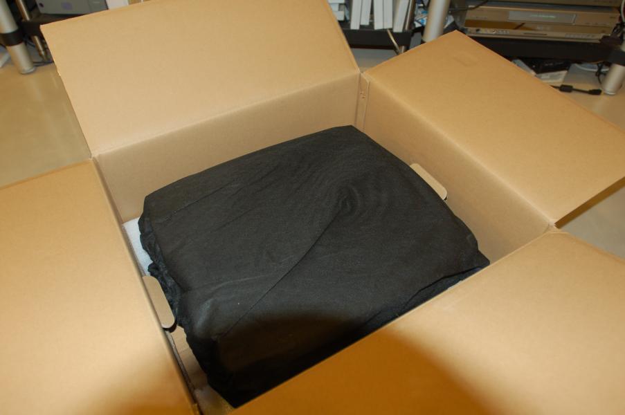 好仔細, 機殼還用布套裝