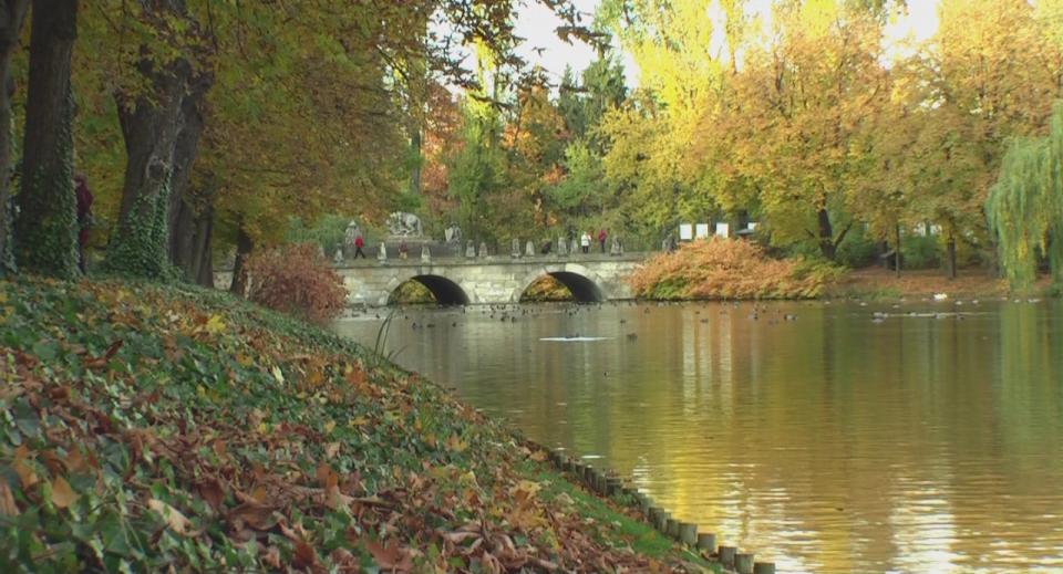 LAZIENKI Park HDV 1080i[(005130)23-33-44].JPG