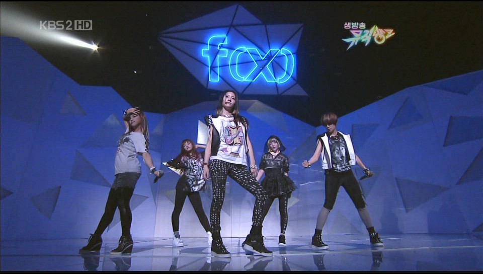 100507.KBS2.Music Bank.f(x).NU ABO(19.4).tp_20101022_233639.jpg