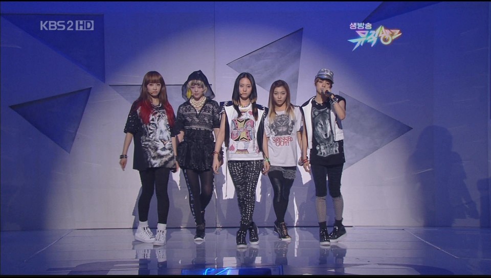 100507.KBS2.Music Bank.f(x).NU ABO(19.4).tp_20101022_233258.jpg