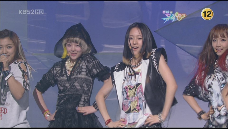 100507.KBS2.Music Bank.f(x).NU ABO(19.4).tp_20101022_233459.jpg