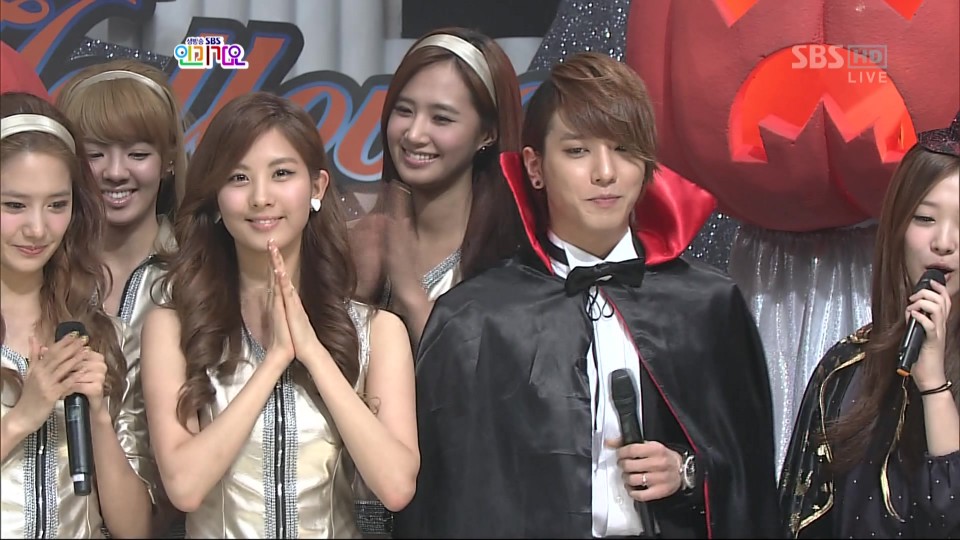 2] 101031 SBS Inkigayo SNSD 少女時代 Interview.tp_00829.jpg