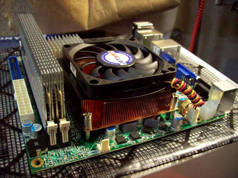 INTEL E8400 + DDR2 2GB X2 [4月購入]