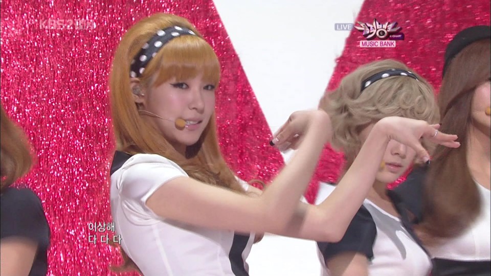 2] 101105 KBS2 Music Bank SNSD 少女時代 - 훗(Hoot) NO.1.tp_00549.jpg