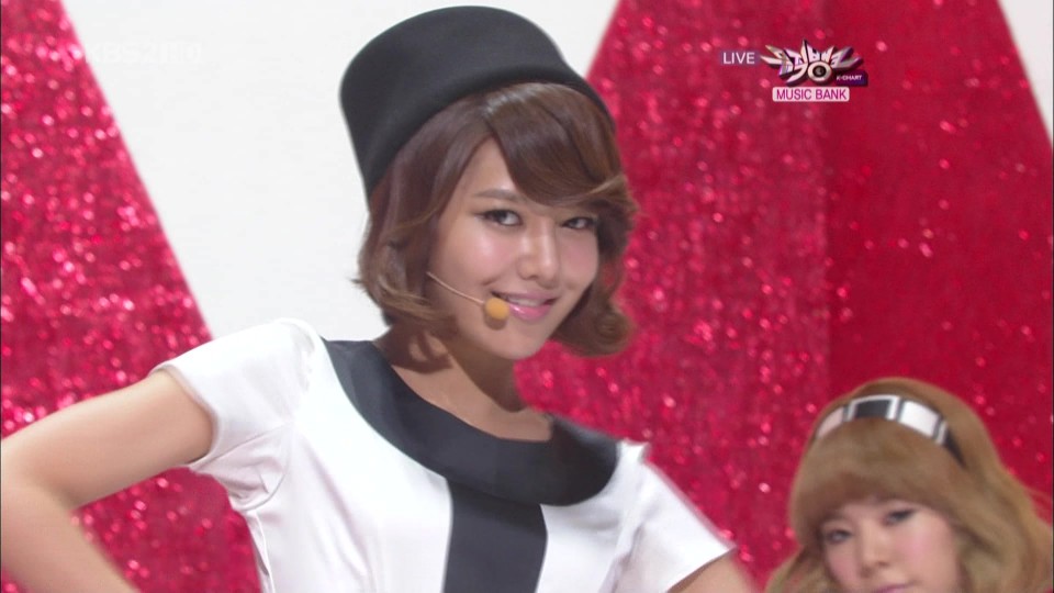 2] 101105 KBS2 Music Bank SNSD 少女時代 - 훗(Hoot) NO.1.tp_03027.jpg