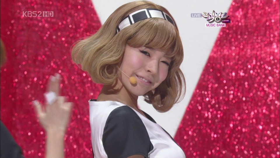 2] 101105 KBS2 Music Bank SNSD 少女時代 - 훗(Hoot) NO.1.tp_02398.jpg
