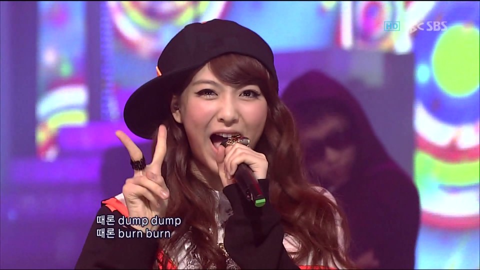 101121 SBS Inkigayo Kara - Burn   Jumping.ts_20101122_010439.jpg