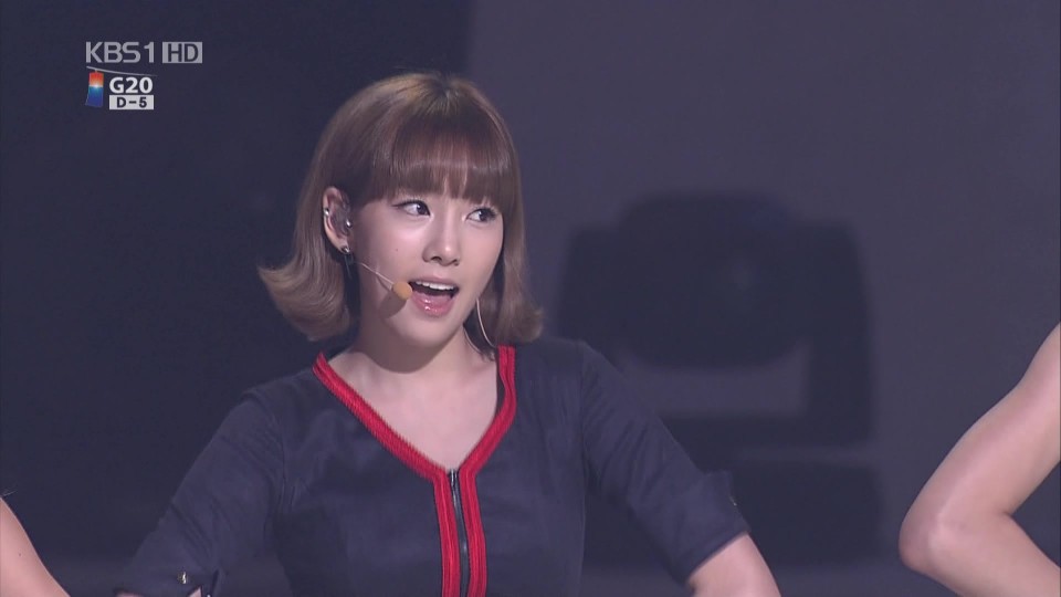 101106 KBS1 G20 Road for Hope Special Concert SNSD 少女時代 - 훗(Hoot).tp_00180.jpg