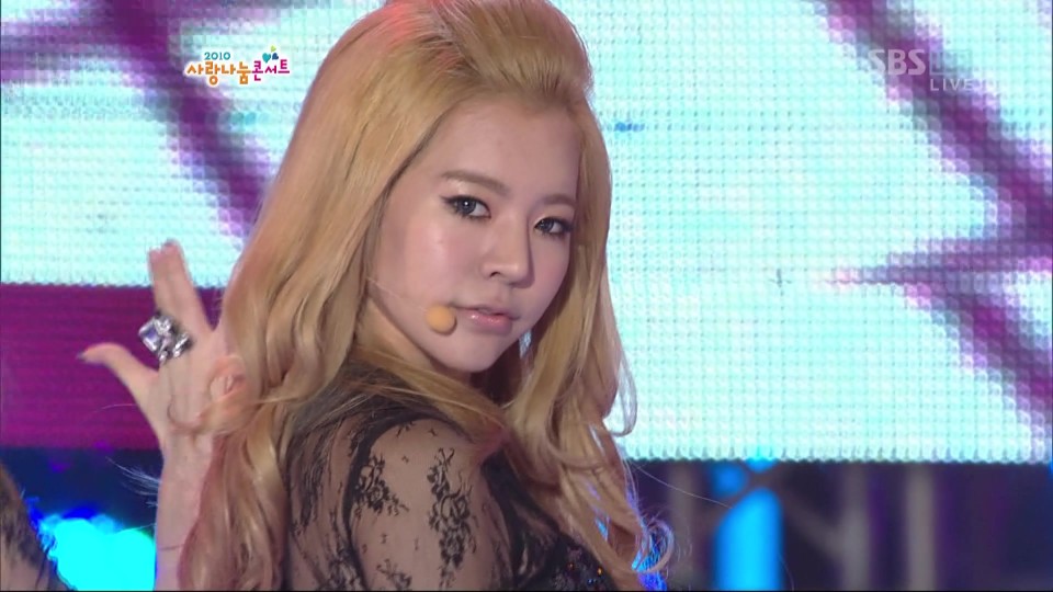 101114 SBS Love Sharing Concert SNSD 少女時代 - 훗(Hoot).tp_02392.jpg