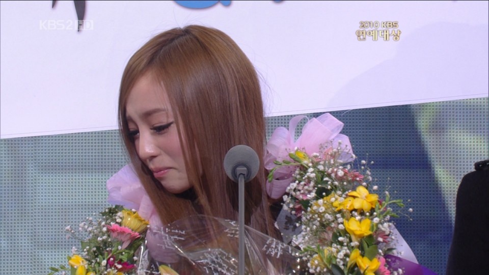 101225 KBS2 演藝大賞 優秀女子綜藝節目MC獎 - Hara受獎.jpg