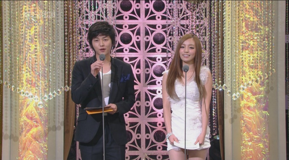 101225 KBS2 Hara 頒獎[08-47-47].jpg