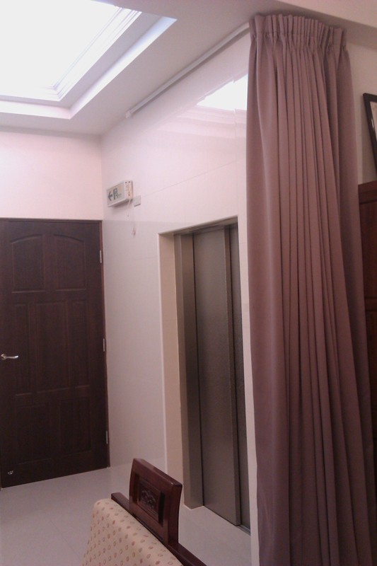 布幕做活動式,可以收起來在角落.