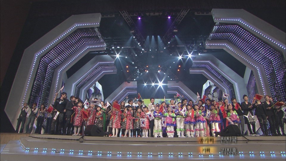 [jiasiyu]101212.KBS1 第12届中韩歌会. 少女时代.Ending[(003849)20-13-14].JPG