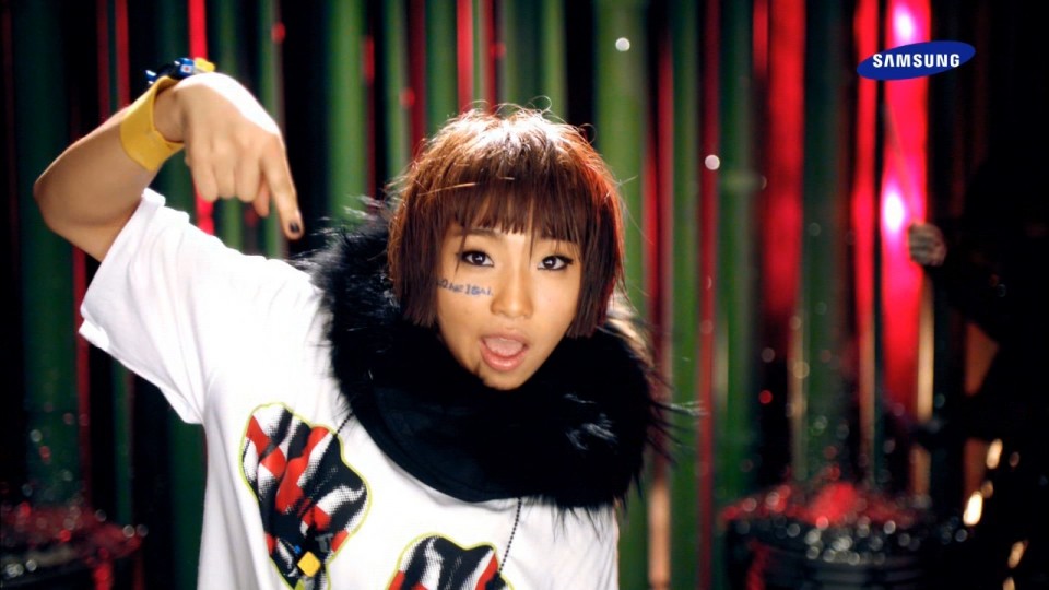 [MV] 2NE1 - Fire (Space Ver.jpg