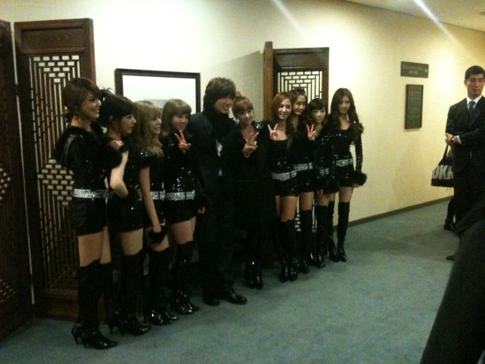 0120首爾亞洲模特兒頒獎 言承旭和SNSD合照.jpg