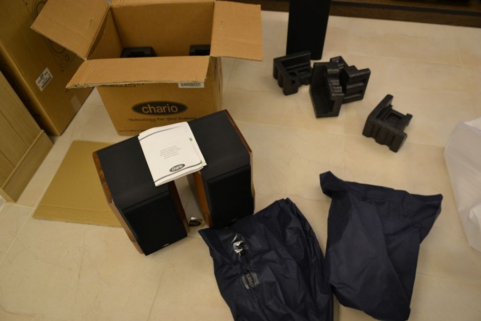 喇叭還有棉套套著，保麗龍也是用比較堅固的，不是一般白色的。