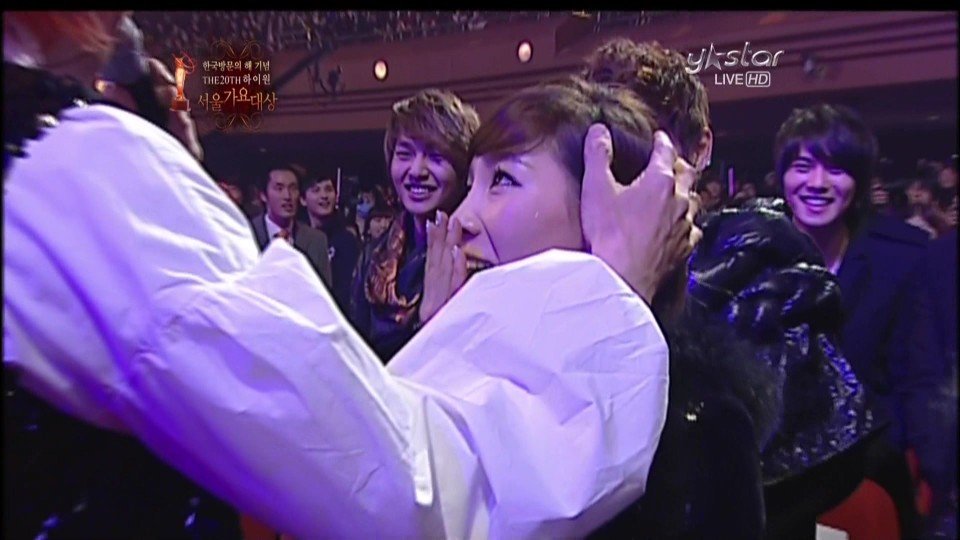 [110120] SNSD @ YStar 20th High1 Seoul Music Award.ts_20110121_063438.jpg