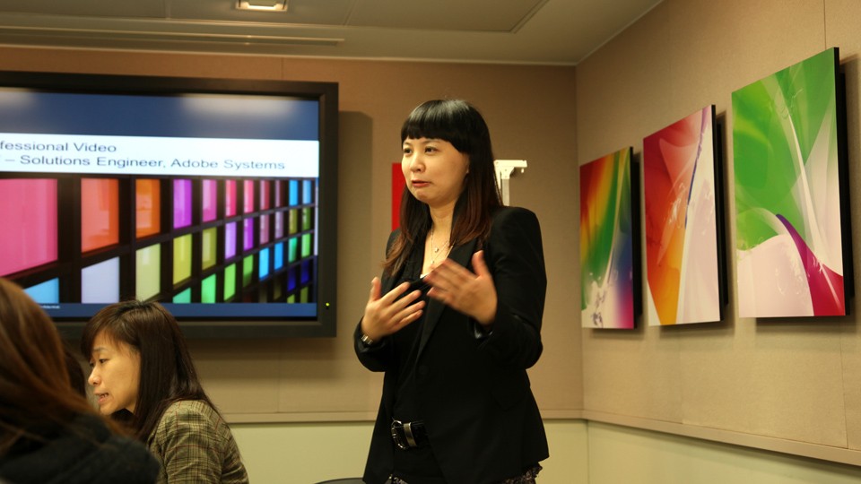 1.可愛又友善的台灣Adobe行銷部同任開場.JPG
