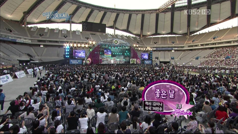 IU - Joeun Nal (KBS2 2011 DREAM CONCERT 2011.06.10).jpg