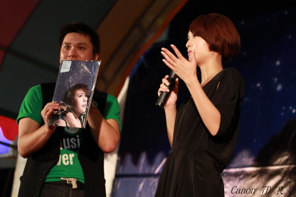 2011-0806- -楊丞琳-仰望正式發行簽唱_0078.jpg
