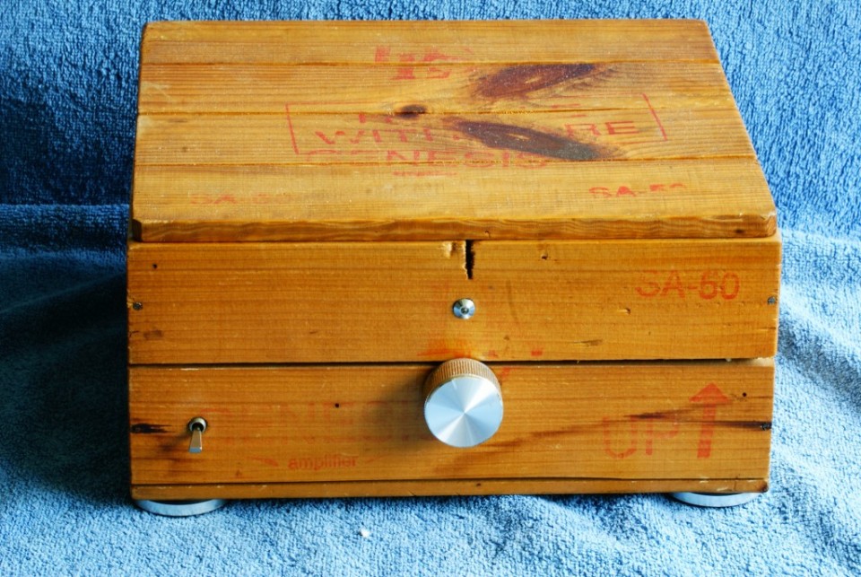 GENESIS擴大機外部木材包裝