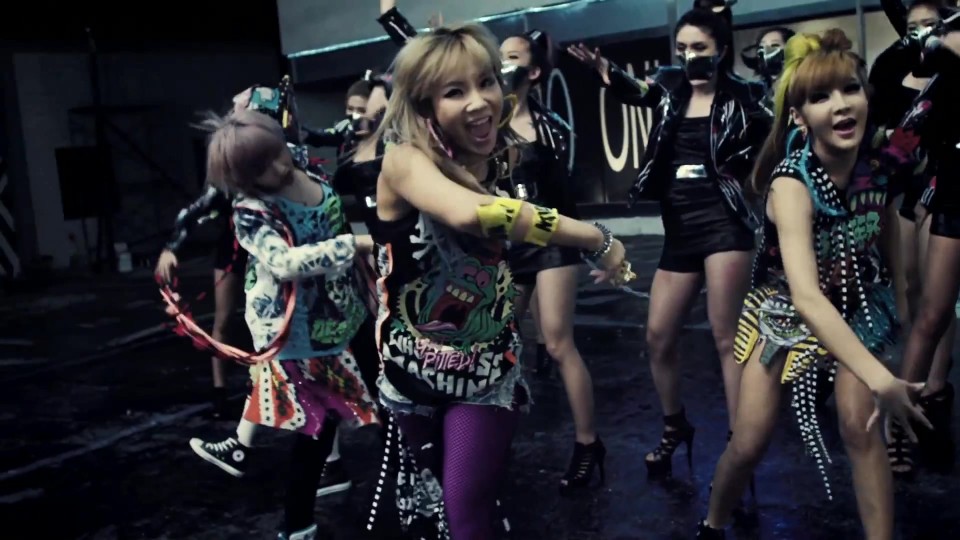 [MV]2NE1 - UGLY(Melon-1080p).mp4_20110729_000419.253.jpg