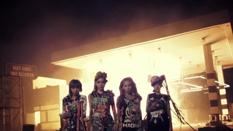 [MV]2NE1 - UGLY(Melon-1080p).mp4_20110729_000317.976.jpg