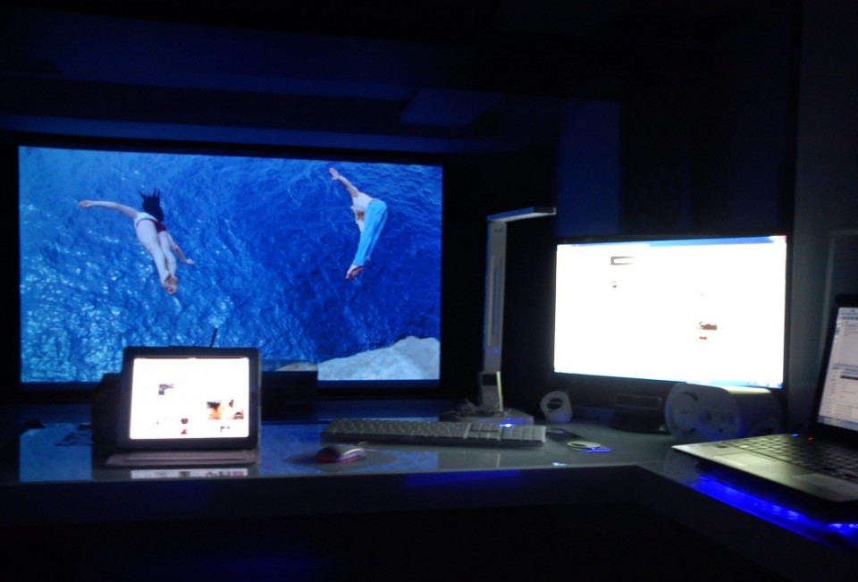 Desk_2.JPG