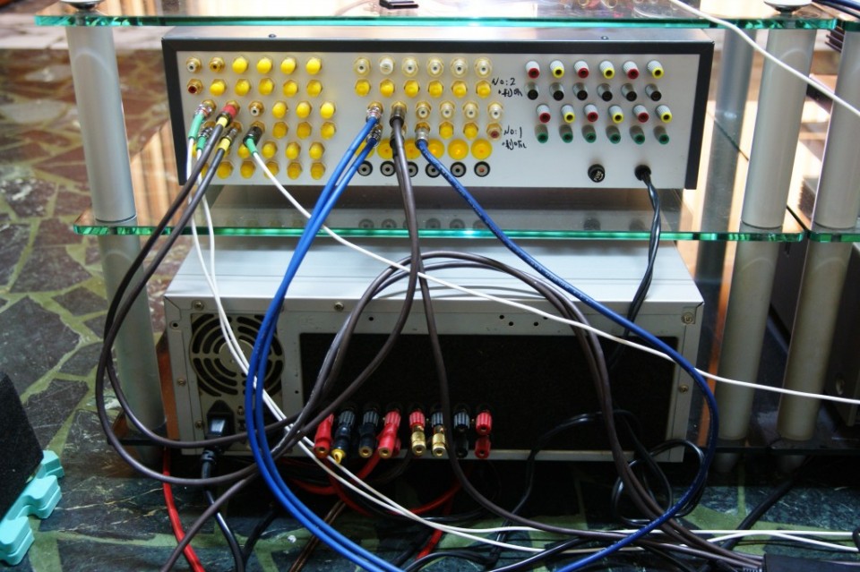 10.2聲道類比切換器 背面.jpg