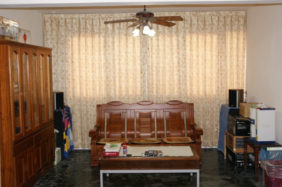 目前視聽室佈置-背面 [.jpg