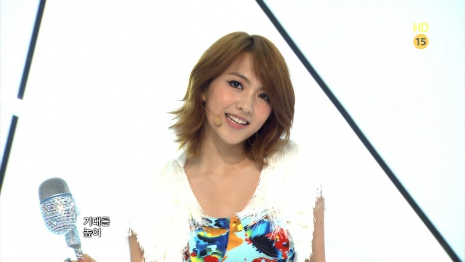 Kara - Step (110924_MBC Show! Music Core) 1.jpg