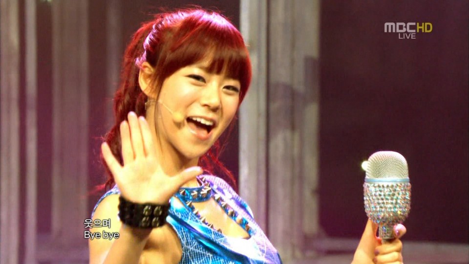 Kara - Step (111001_MBC Show! Music Core) 1.jpg
