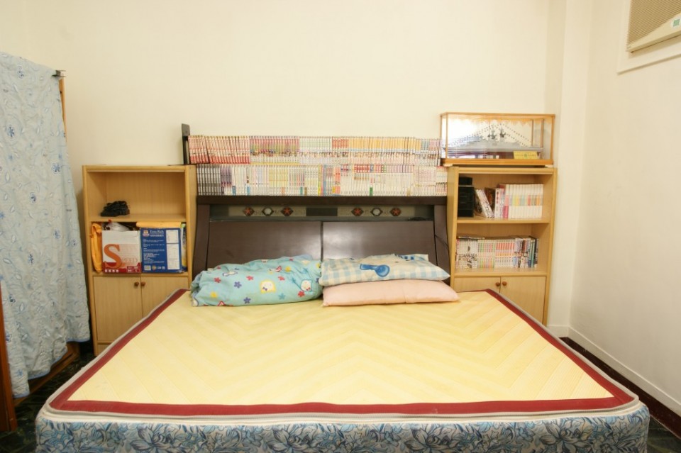 房間-背面 宅男雖然很宅...但很愛乾淨