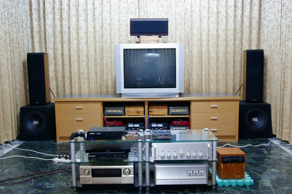 現在客廳(音響現況).jpg