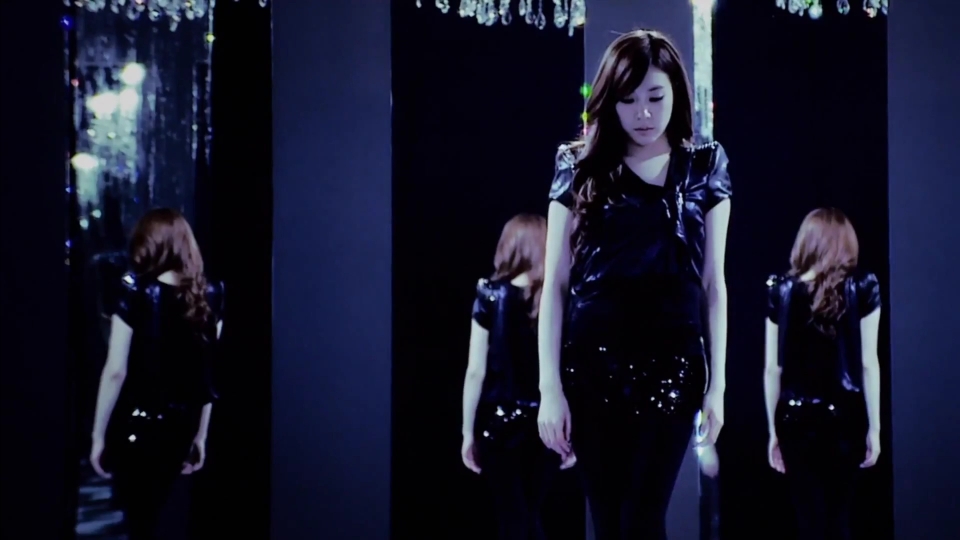 少女时代 - Black Swan(Japan Tour Intro Movie).mp4_000136052.jpg